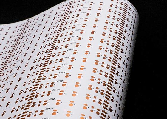 कस्टम लचीला एलईडी स्ट्रिप सर्किट बोर्ड दो तरफा सफेद फिल्म और ओएसपी/इमर्शन गोल्ड सतह उपचार के साथ